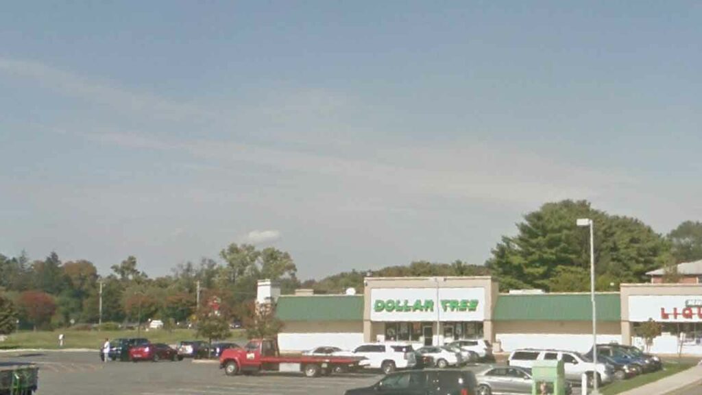 17-year-old robbed at gunpoint at Beaver Brook Plaza