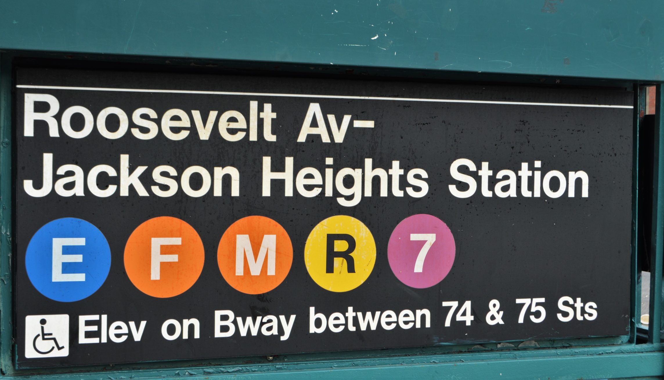 Suspects sought after woman head-butted and robbed aboard Queens subway train