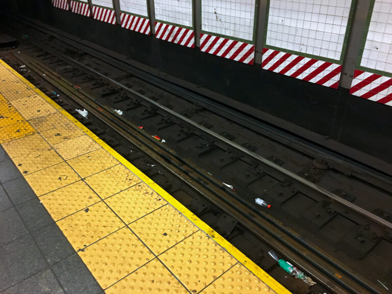 61-year-old peppersprayed, robbed on manhattan bound train - photo licensed by shore news network.