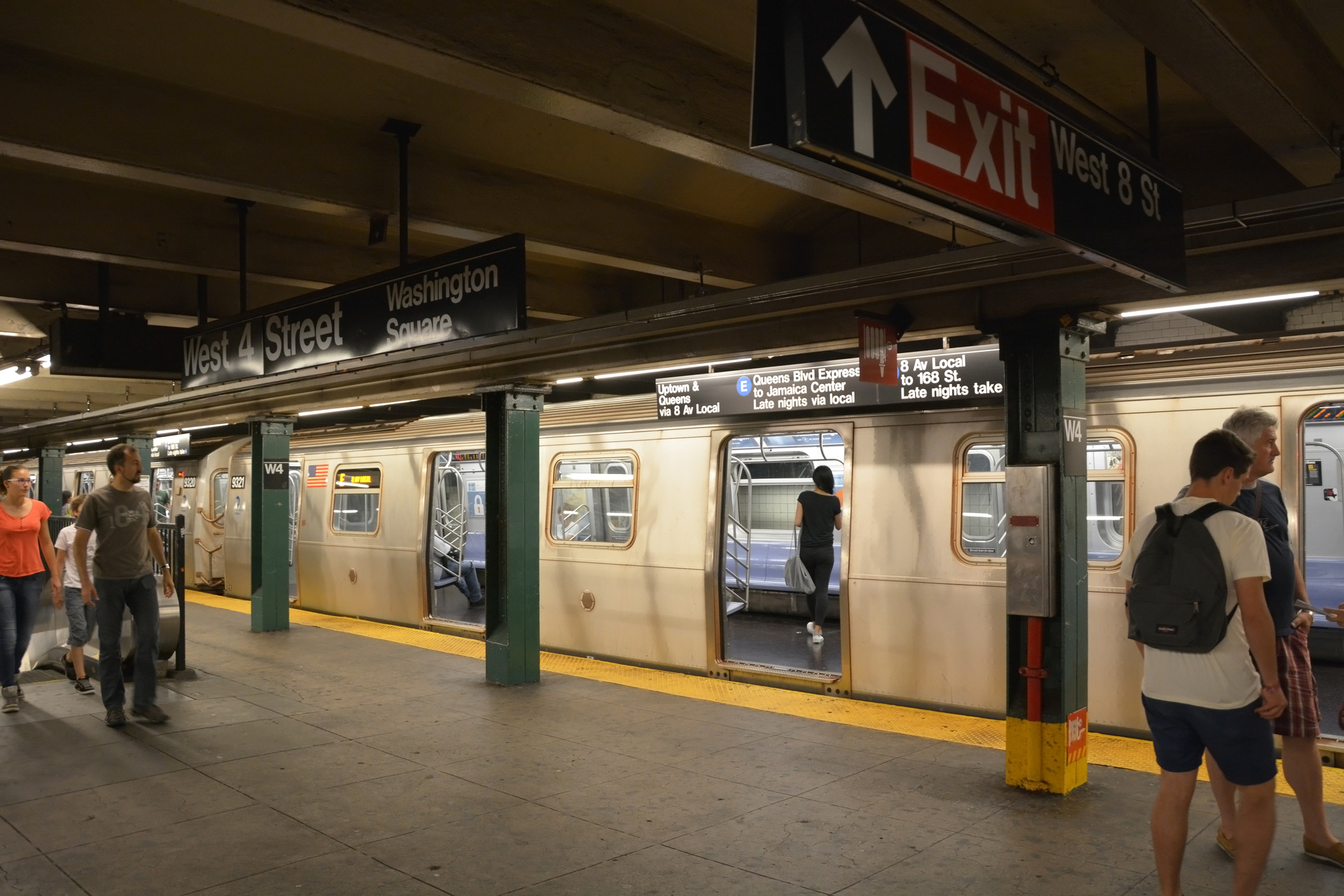 Police seeking subway creep who hugged and kiss 8-year-old in Brooklyn