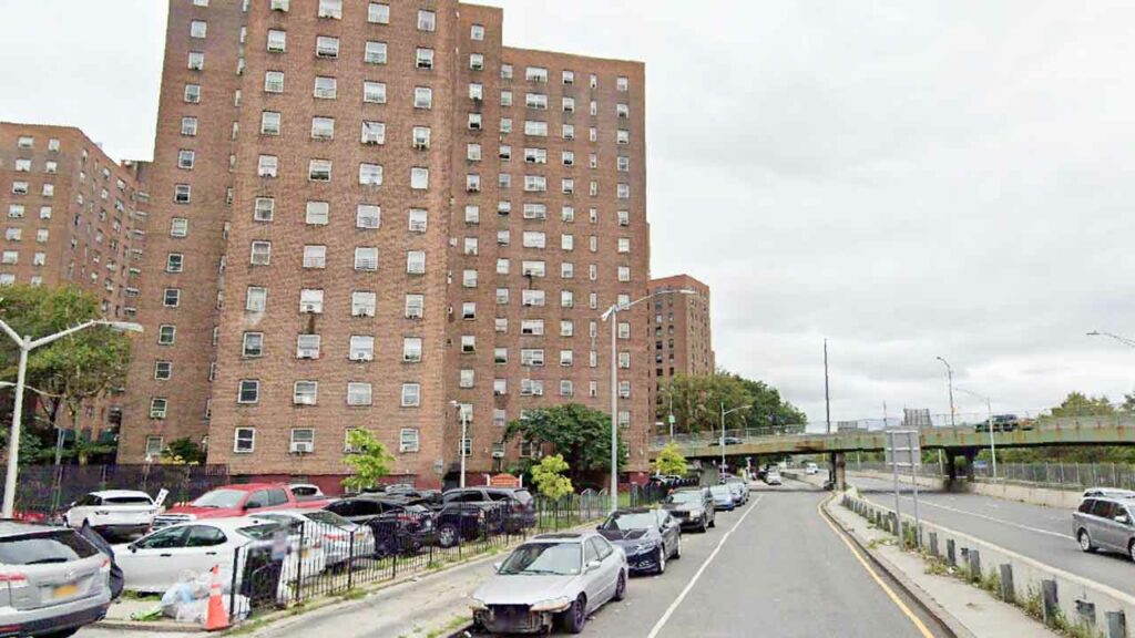 Police seeking suspect who shot woman inside Harlem apartment building