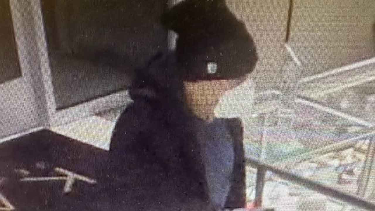 Suspect 'with Russian accent' robbed Holmdel Kay Jewelers store at gunpoint