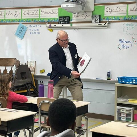 Mayor hill visits elementary school to read to students in support of read across america - photo licensed by shore news network.