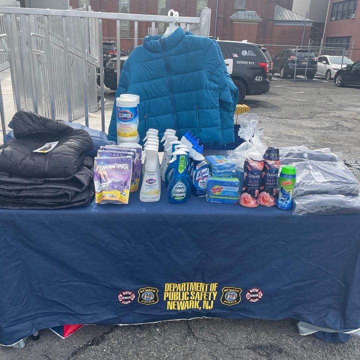 Feeding the community, Newark police officer pop-up food giveaway Feeding the community, Newark police officer pop-up food giveaway