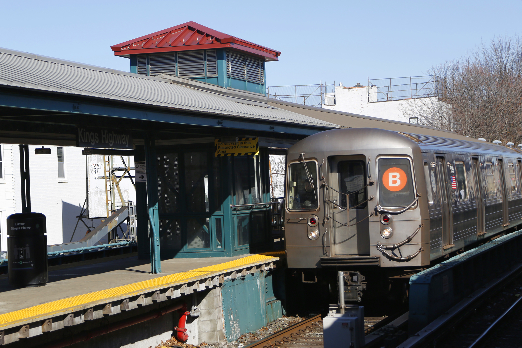 24-year-old beaten and robbed inside Brooklyn subway station