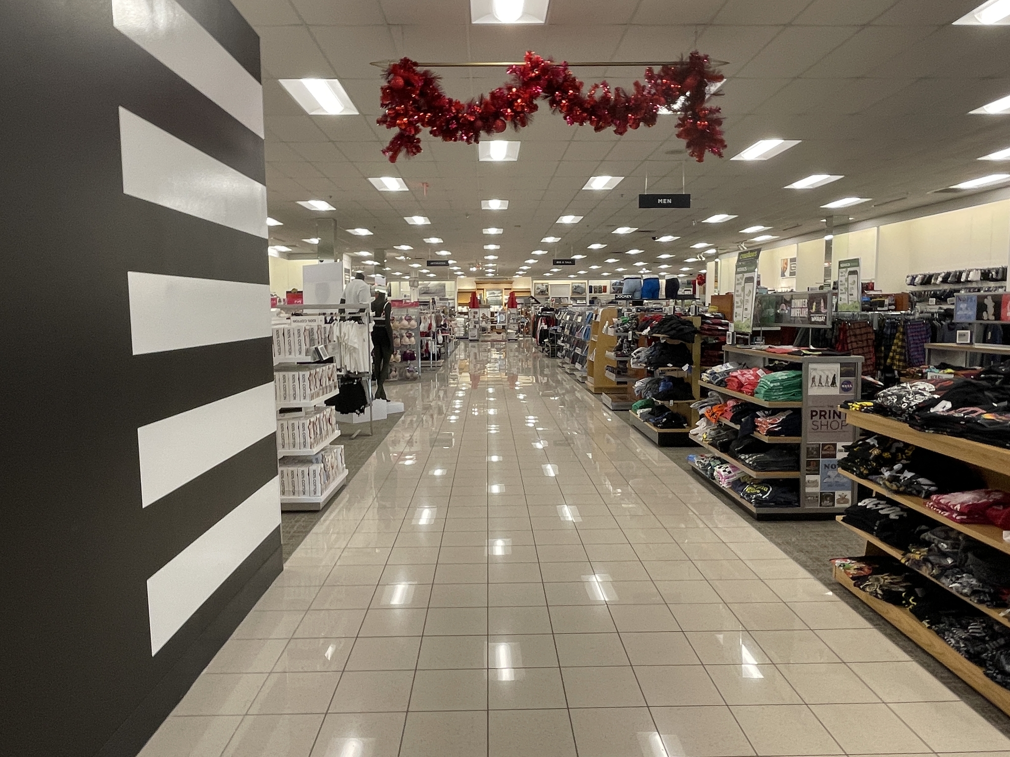Man charged for exposing himself to children at North Jersey department store