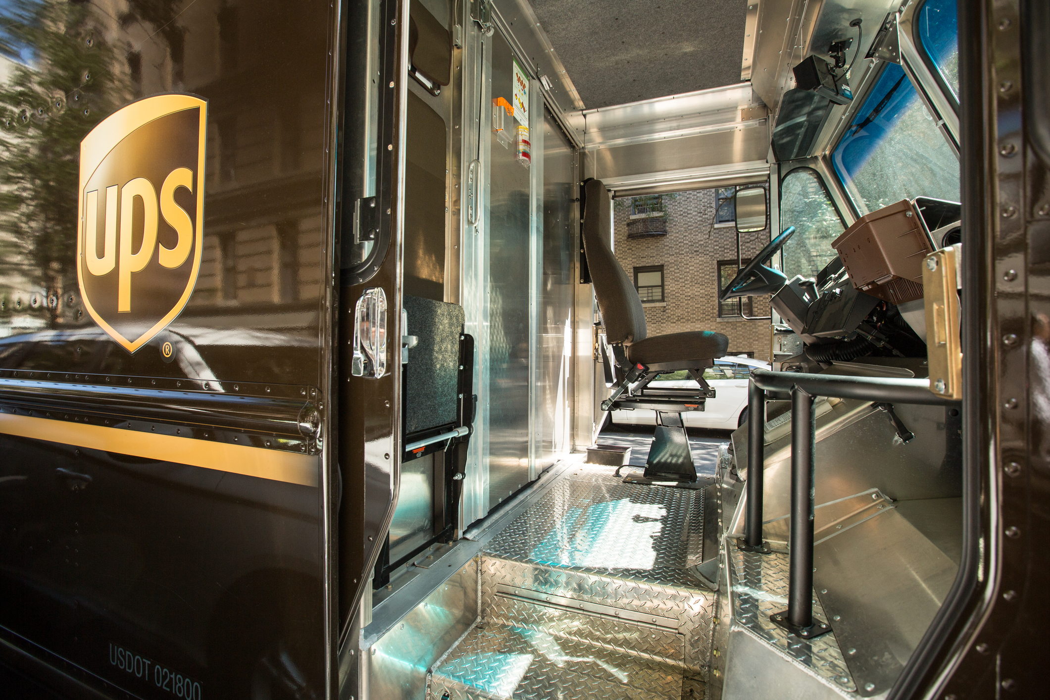 UPS delivery driver robbed in Staten Island