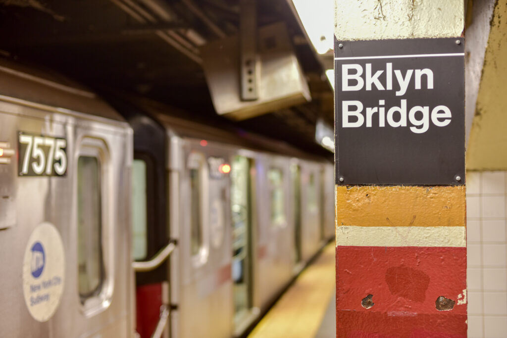 Man attacked with a metal pipe inside Brooklyn Bridge subway station
