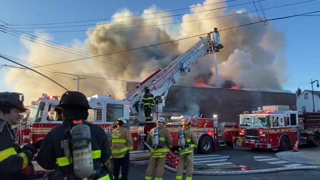 Firefighters battle blaze at Queens auto parts store