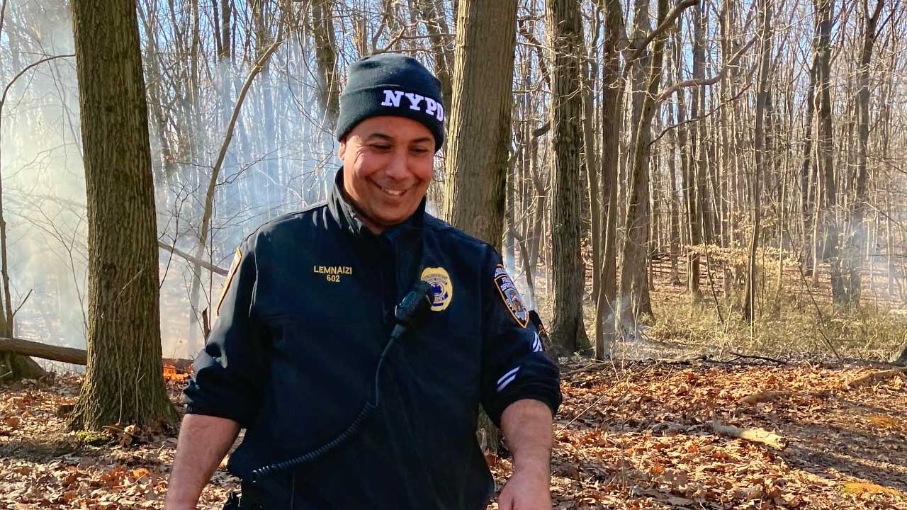 NYC cop puts out brush fire at Staten Island high school