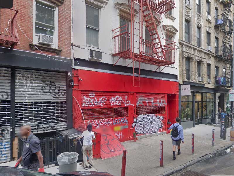 Argument outside Lower East Side business escalates to stabbing