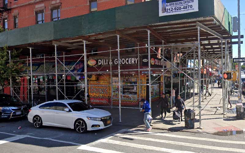 Tobacco thief brandishes gun during robbery at Bronx bodega
