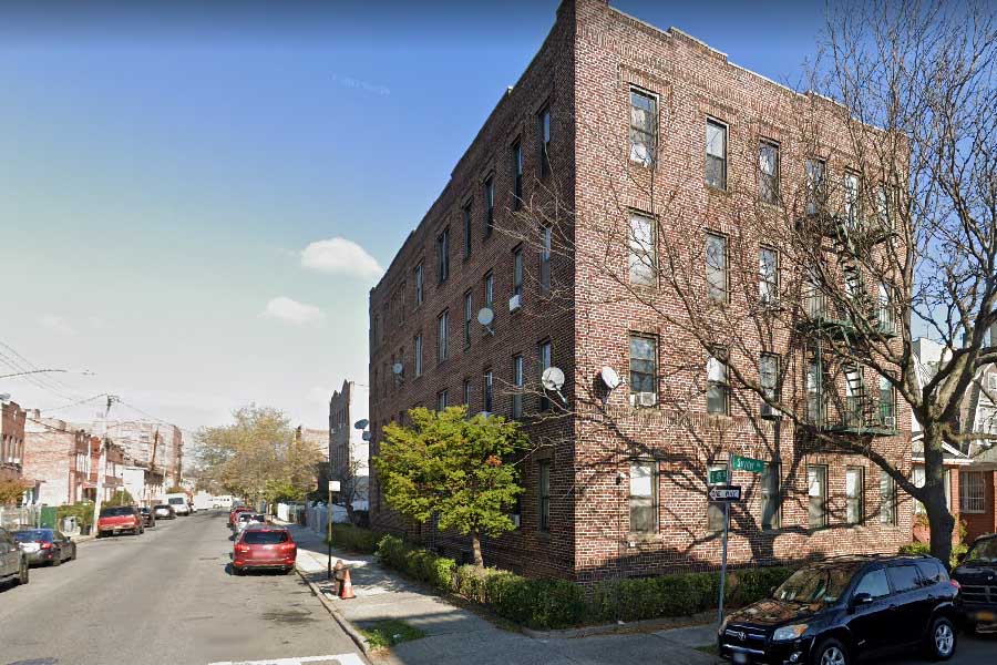 Four shot, 1 dead in shooting in basement of Brooklyn apartment building