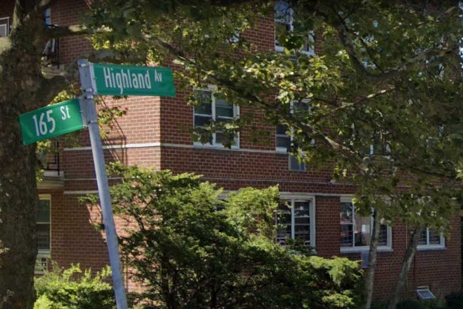 Two teens stabbed in Jamaica Hills