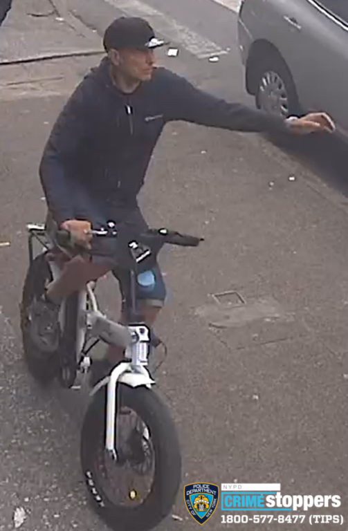 Bicycle bound suspect wanted for headphone robbery Bicycle bound suspect wanted for headphone robbery