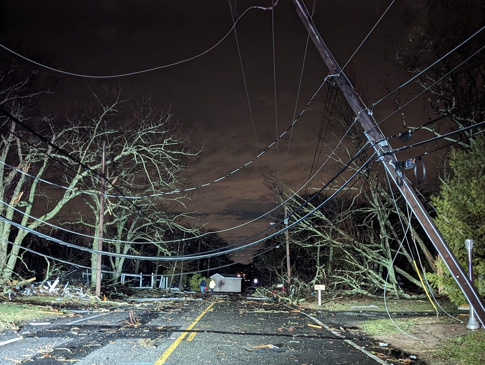 10,000 homes remain without power the morning after storm in Jackson