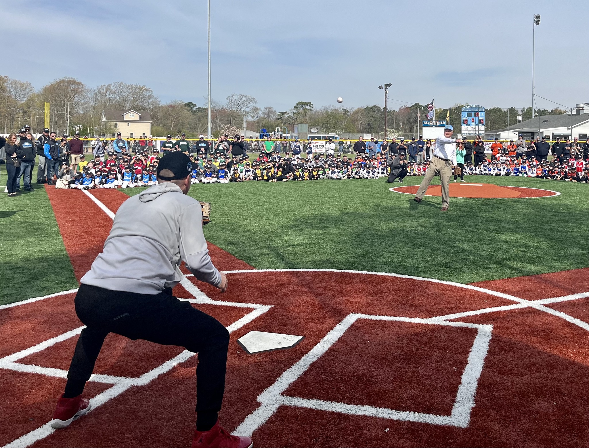 Todd Frazier catches first pitch from Mayor Hill to kick off 2023 TRELL season