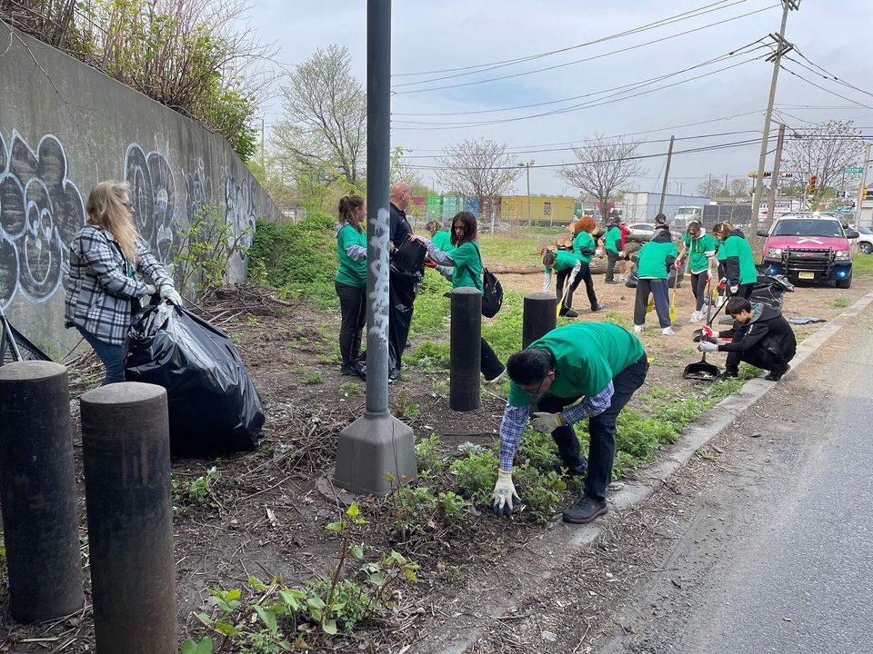 Newark students roll up sleeves to clean their neighborhood on Earth Day with police, leaders