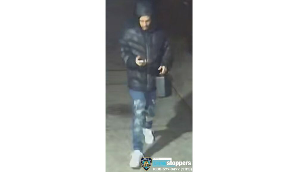 Victim choked with chain, stabbed in chest in Bronx attack