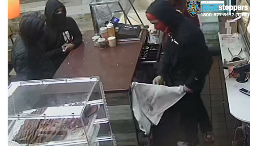 19-year-old clerk robbed at gunpoint in Brooklyn