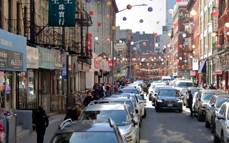 74-year-old man robbed of $89,000 in jewerly in Chinatown