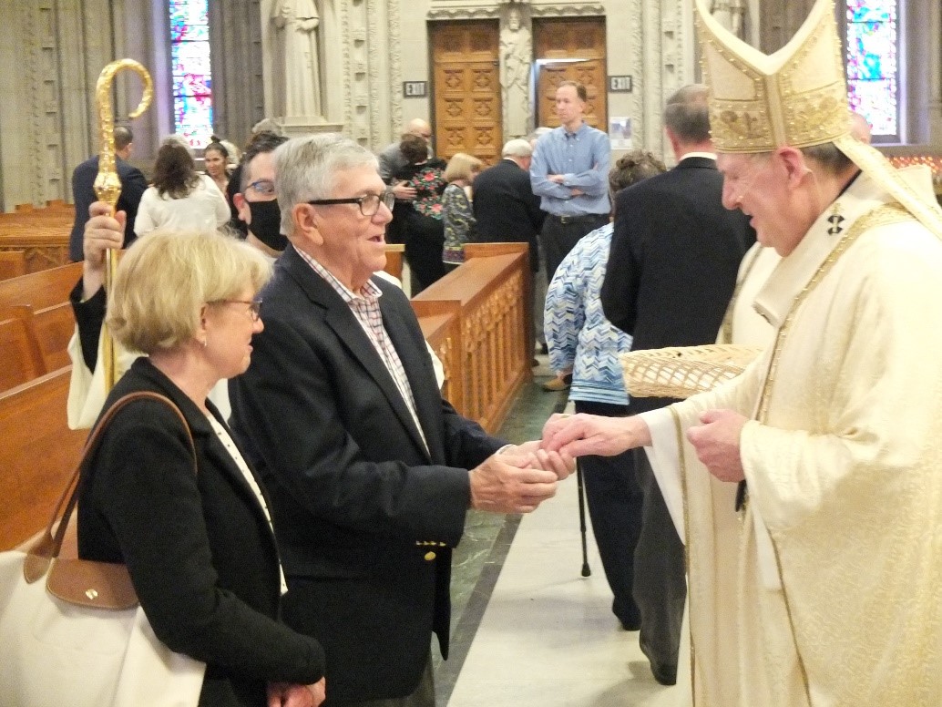 Over 100 New Jersey couples celebrate their 50th wedding anniversary together at church