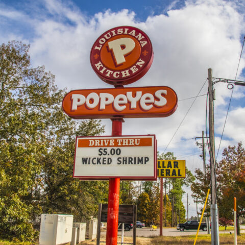 Suspect points gun at mother, 9-year-old daughter during argument at popeyes - photo licensed by shore news network.