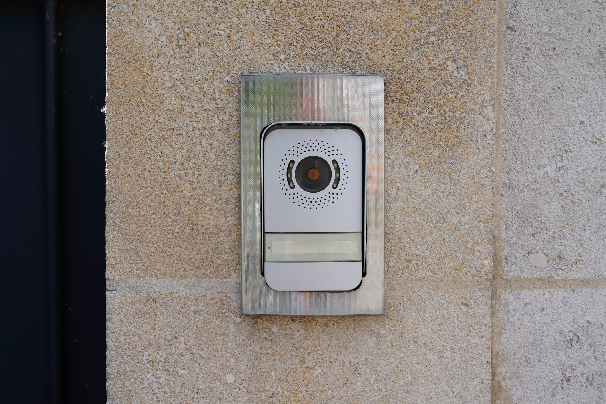 Doorbell video camera sparks police hunt for man who stalked, threatened woman