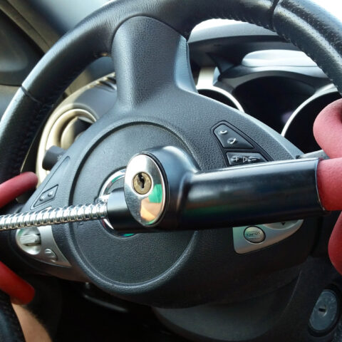 Free steering wheel lock giveaway by rockville city police - photo licensed by shore news network.
