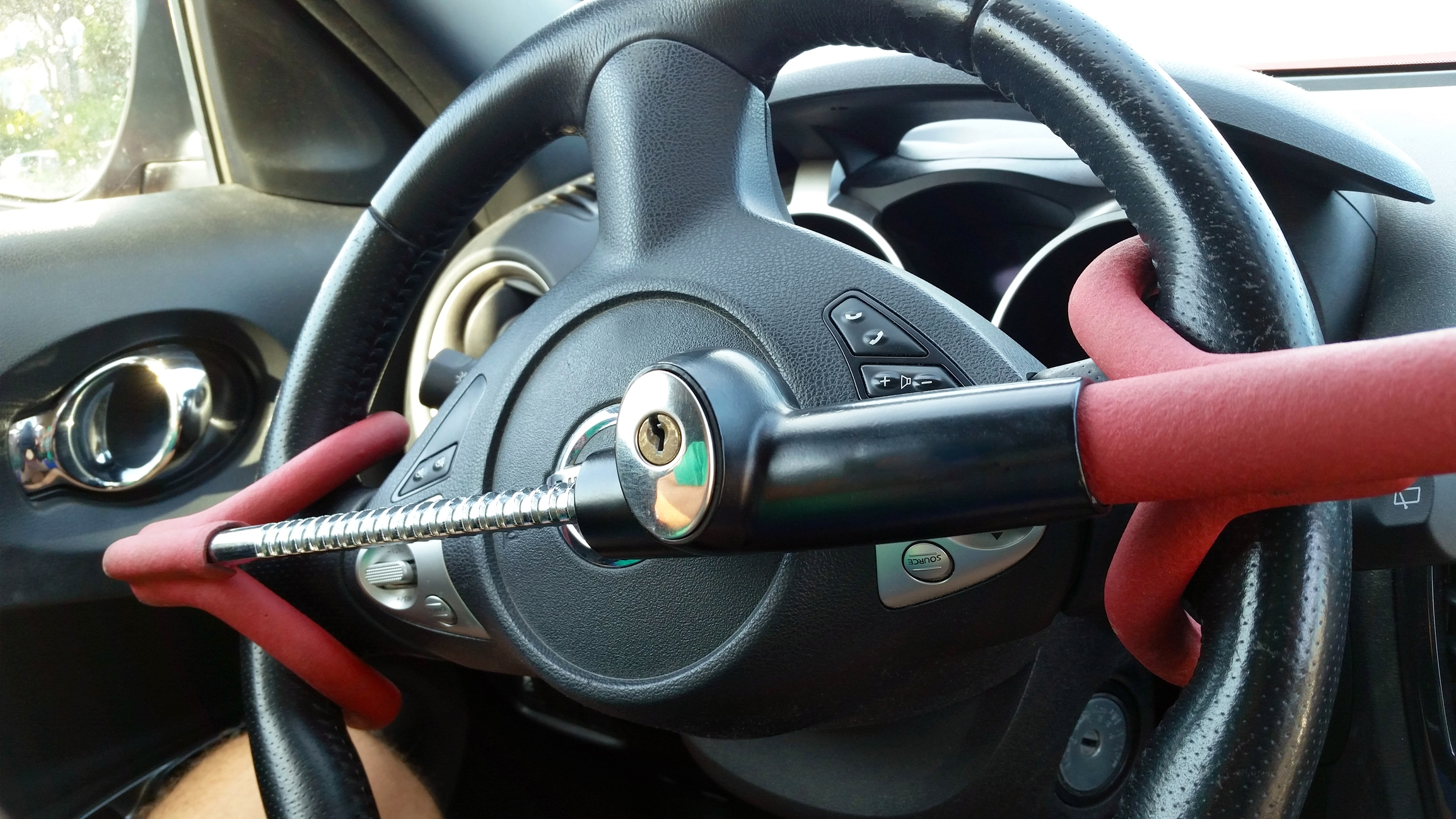 Howard County police officer steering wheel locks to certain Hyundai and Kia owners