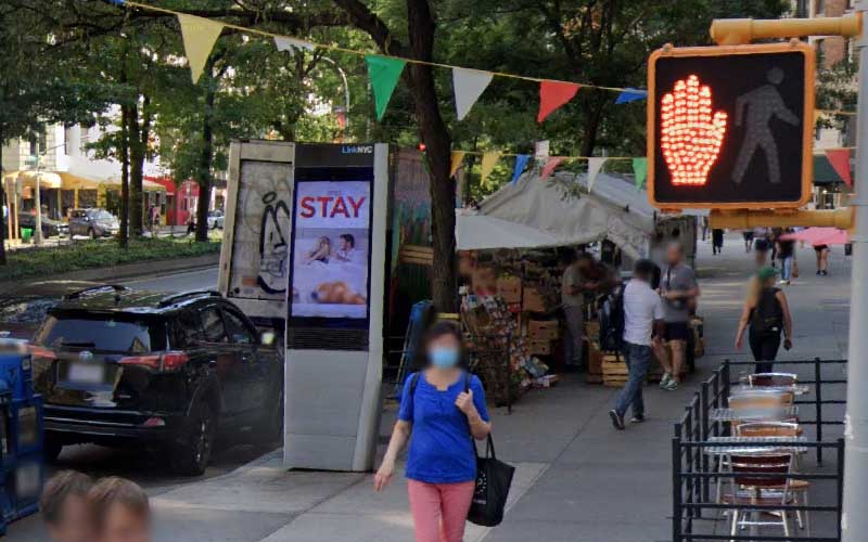 Five wanted for NYC newsstand robbery