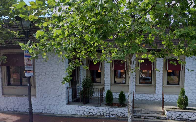 Diner employee attacked with Gatorade bottle filled with bleach