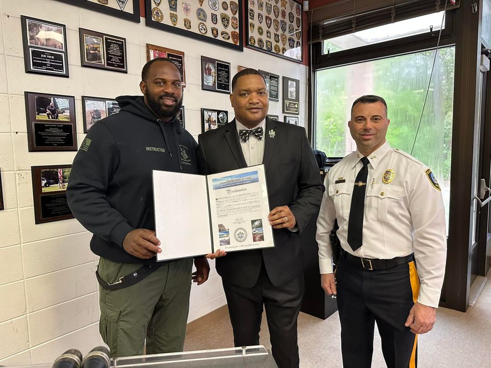 Philadelphia Eagles' star honored for generation donation to Atlantic City PD