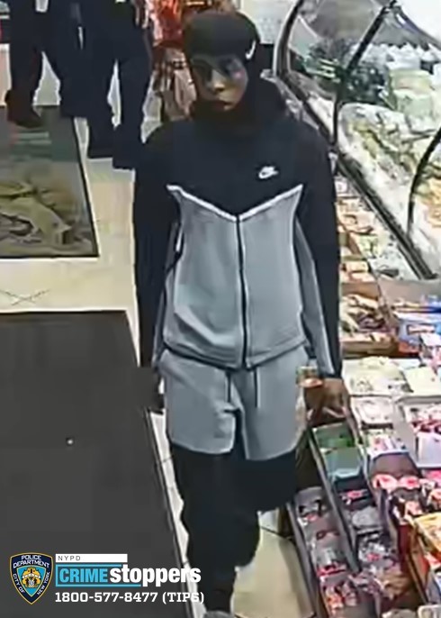 NYPD investigating multiple connected robberies in Midtown Manhattan NYPD investigating multiple connected robberies in Midtown Manhattan