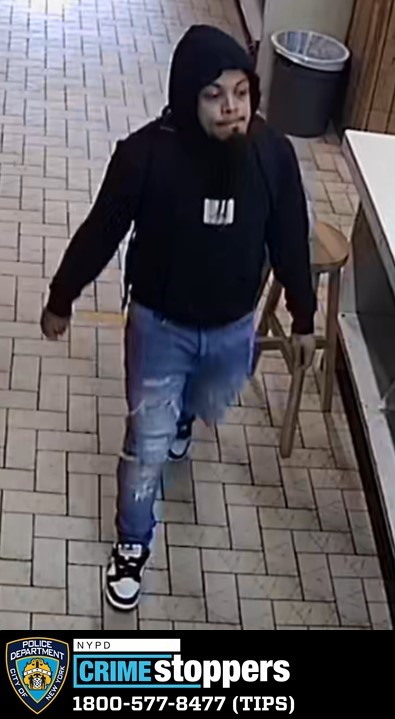 73-year-old woman targeted by purse snatcher in NYC laundromat 73-year-old woman targeted by purse snatcher in NYC laundromat