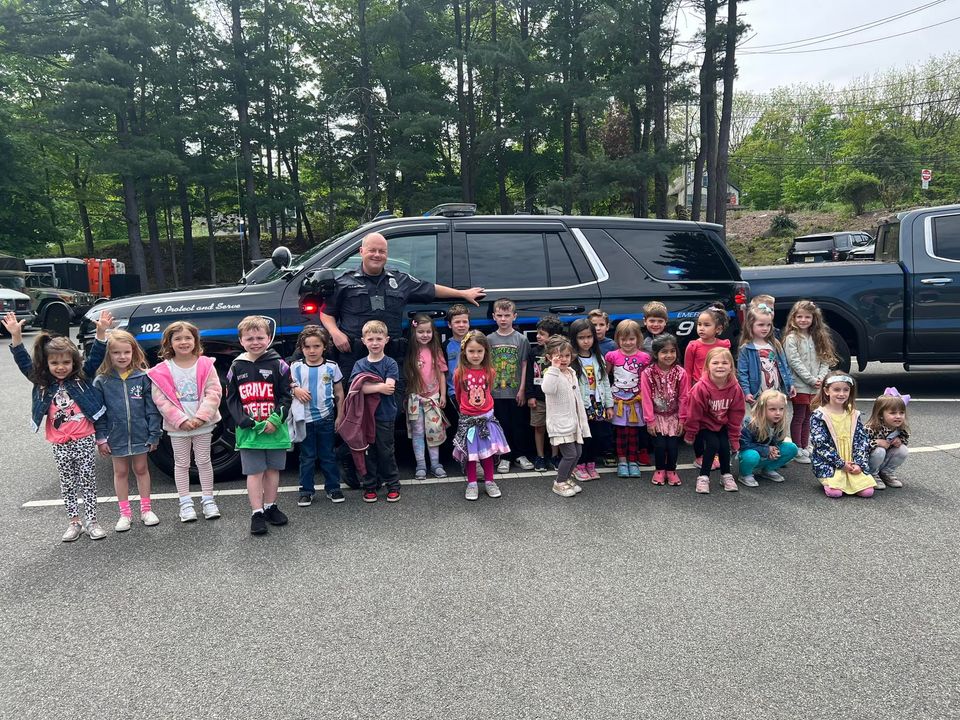 Pond Valley Preschool students visit Oakland police HQ to learn about safety