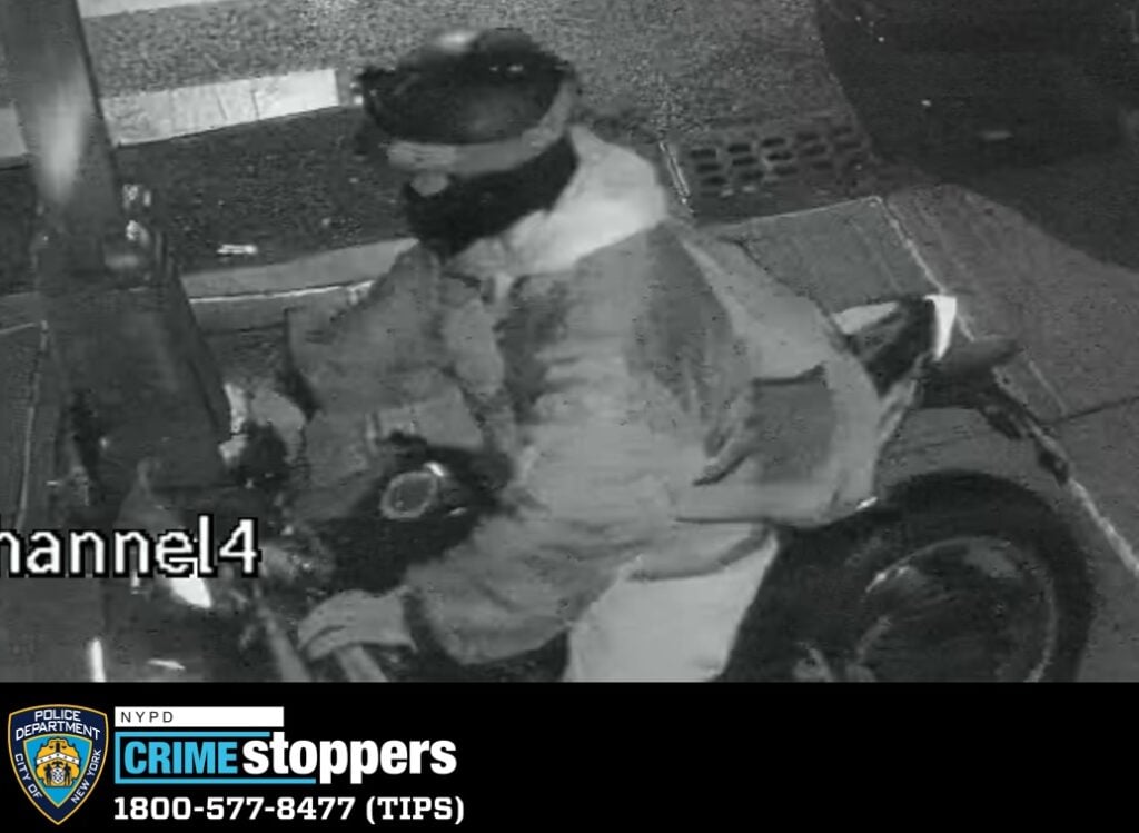 NYPD launches manhunt for rape suspect in Queens