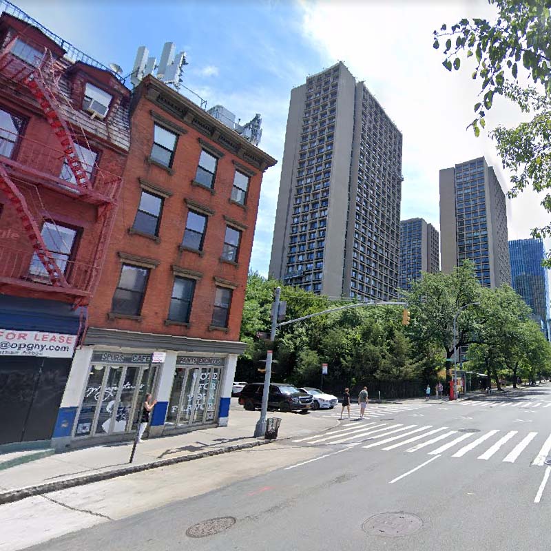 Armed Thieves Strike NYC Store, Make Off with $1.4K Worth of Merchandise