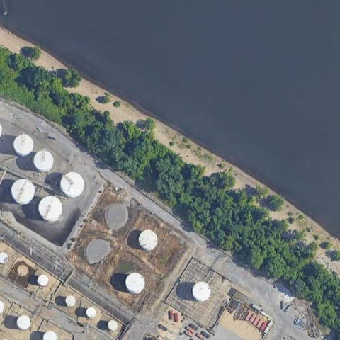 Police investigating after body washes up on banks of ohio river - photo licensed by shore news network.