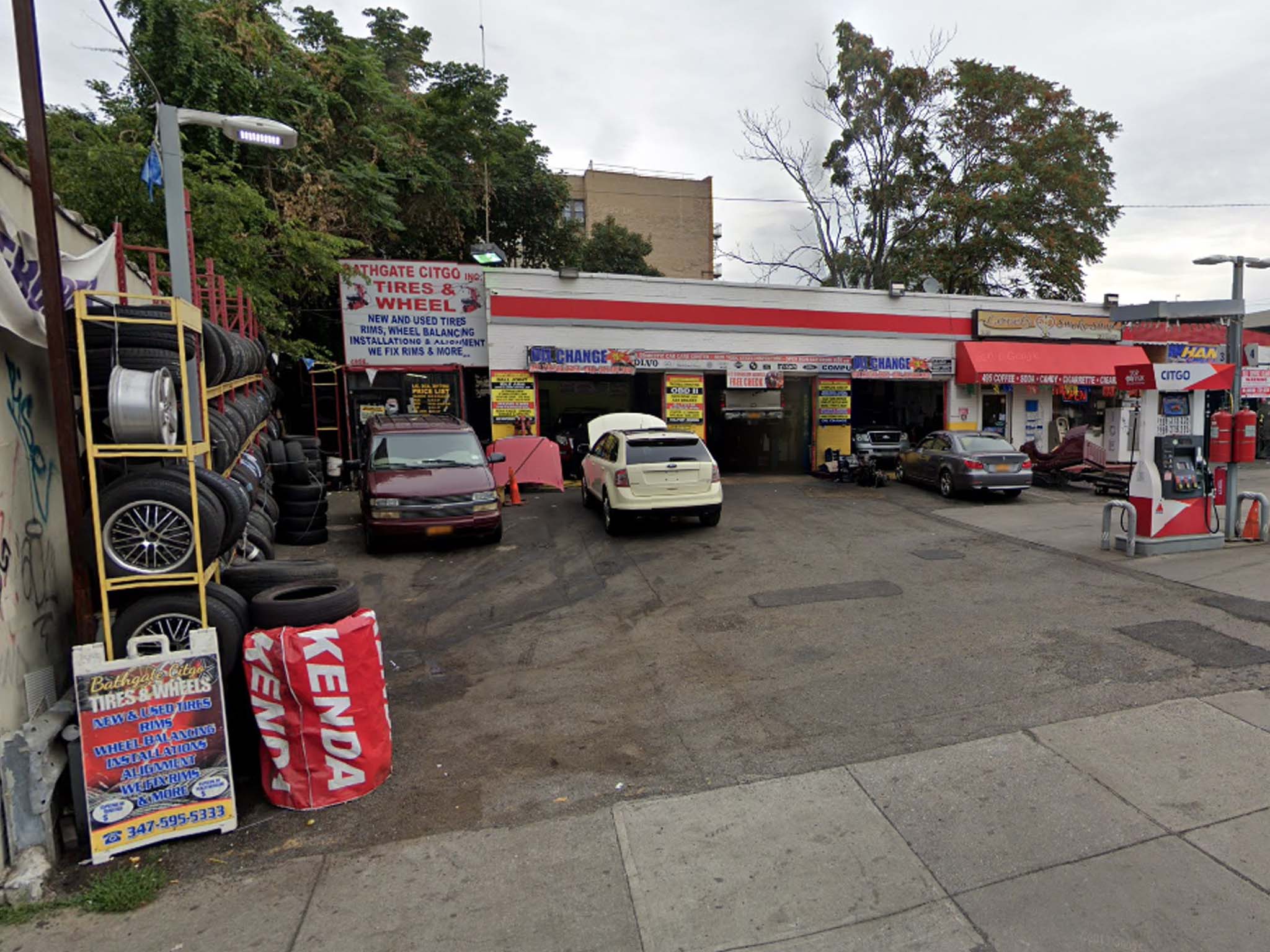 Police continue search for suspects who robbed and beat Bronx gas station worker