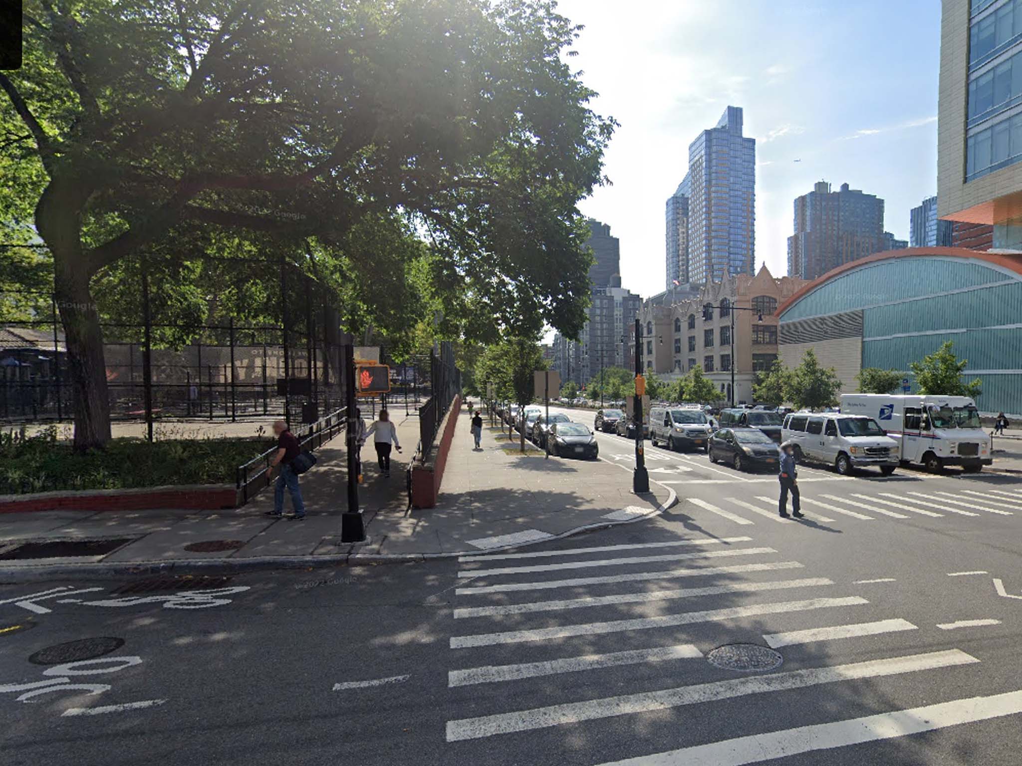 Woman stabbed while walking daughter in stroller in Downtown Brooklyn