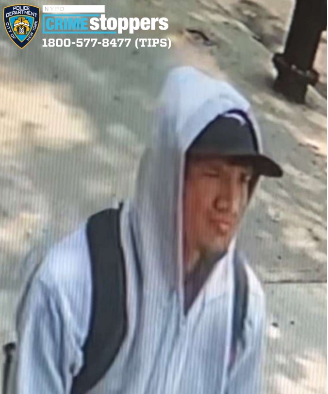 Woman fights back against broad daylight rape attempt in Queens, flees