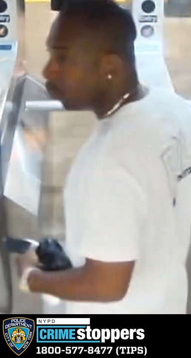 Woman Groped Inside Manhattan Subway Station Woman Groped Inside Manhattan Subway Station