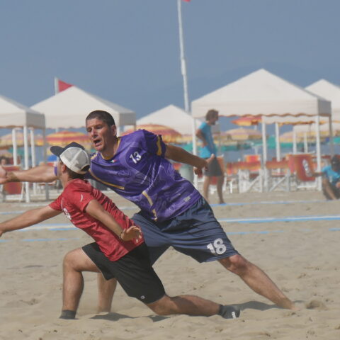 Beach frisbee tournament in wildwood - photo licensed by shore news network.