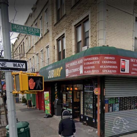 Queens puffume smoke shop robbed of $10k in merchandise - photo licensed by shore news network.