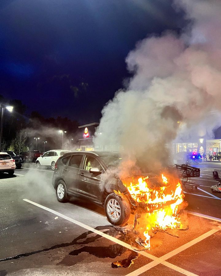 Back to Back Vehicle Fires Reported in Fairlawn