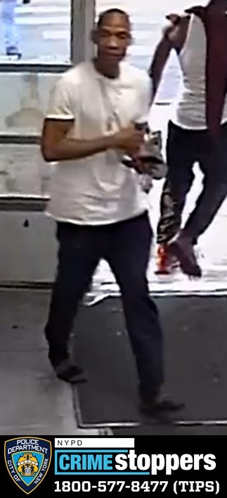 12-Year-Old Girl Injured After Man Smashes Glass Bottle Inside Subway Station 12-Year-Old Girl Injured After Man Smashes Glass Bottle Inside Subway Station