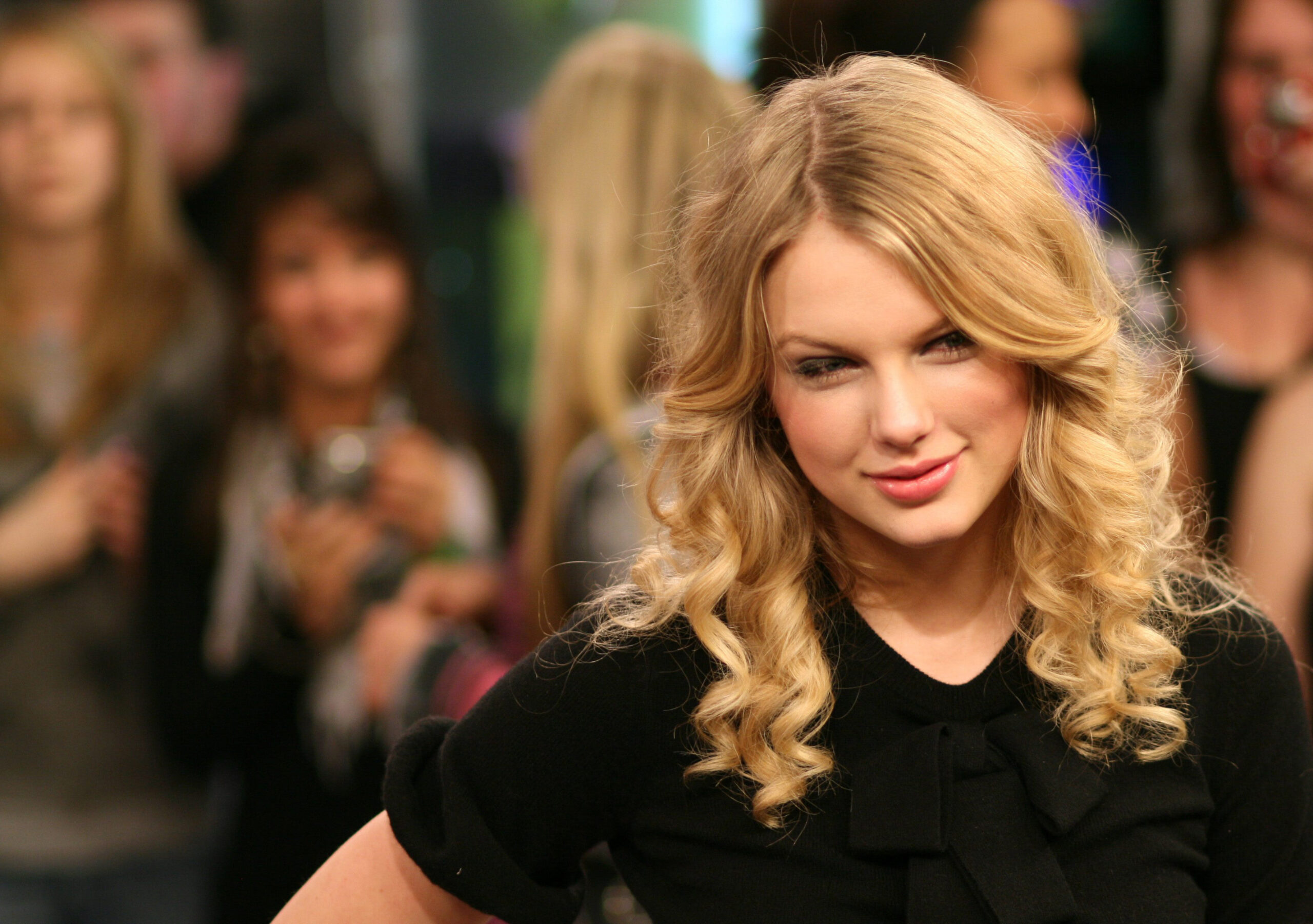 Taylor Swift's Appearance on Long Beach Island Sends Fans into Frenzy