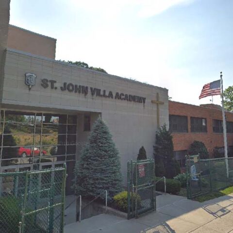 Hundreds of new yorkers protest migrant shelter at staten island school - photo licensed by shore news network.