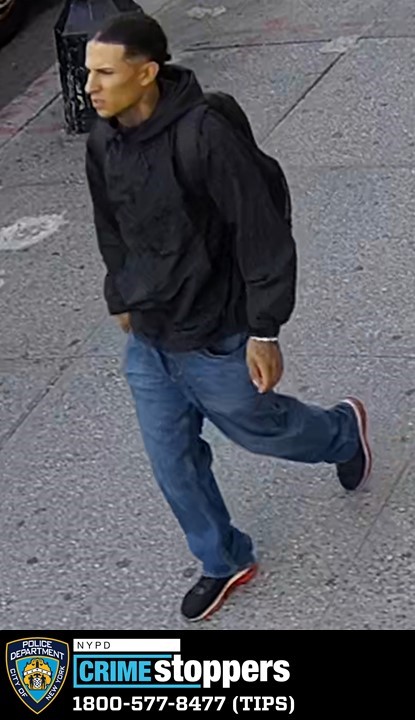 Police Seek Queens Jewelry Store Armed Robbers Who Stole $10k in Merch Police Seek Queens Jewelry Store Armed Robbers Who Stole $10k in Merch